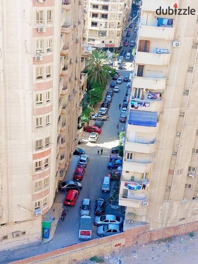 للبيع شقه مساحه ١٢٠م مكونه من  ٣ غرف وريسبشن قطعتين كبار وحمام ومطبخ فيكتوريا علي المترو الجديد خطوات لشارع ابوقير و لوران و خطوات لشارع الجلاء مباني