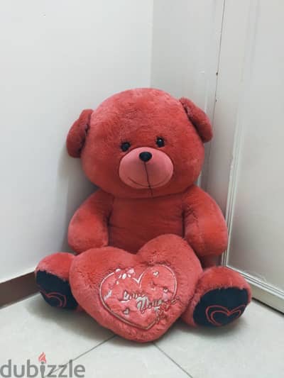 دب فرو احمر كبير مع قلب love