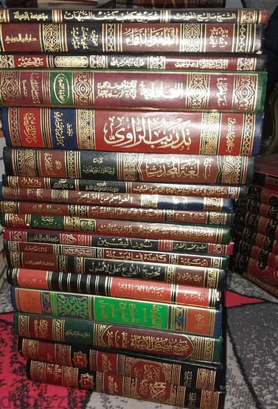 مكتبه للبيع كاملة أو مفردة