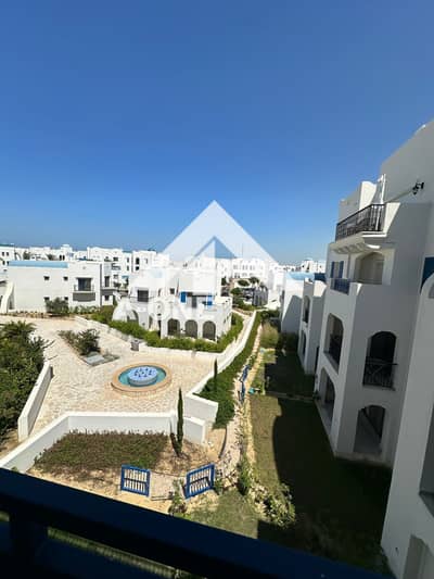 شاليه ريسيل فيو على حمام السباحه موقع مميز في marassi بالقرب من seachell وعلي بعد 5د من hacienda bay ودقيقه من ستيلا هايتس stella heights