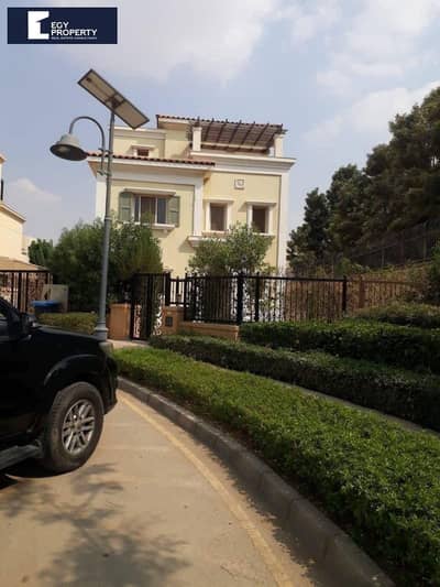 فيلا للبيع 4 غرف مع غرفة مربية استلام فوري نصف تشطيب بموقع مميز جدا في ميفيدا - التجمع الخامس  Mivida