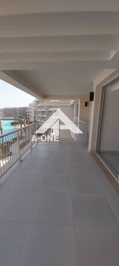 Luxury chalet with a direct lagoon view, prime location in the heart of Marassi Marina, beachfront, 3 bedrooms + nanny, 215 sq m, Marina, Marassi Nort