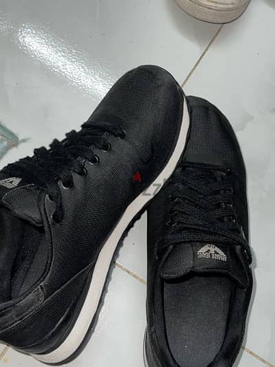 Armani في حاله فوق فوق الممتازه للبيع