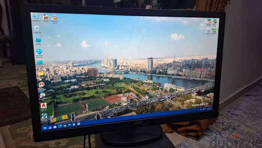 جهاز كمبيوتر مكتبى بالشاشة ماركة فوجيستو بحالة ممتازة