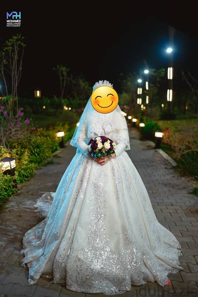 فستان زفاف جوميه بالطرحة