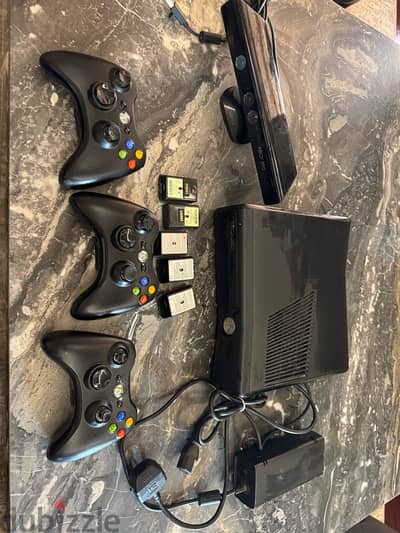 slim Xbox opened software full of games ,,with Kinect