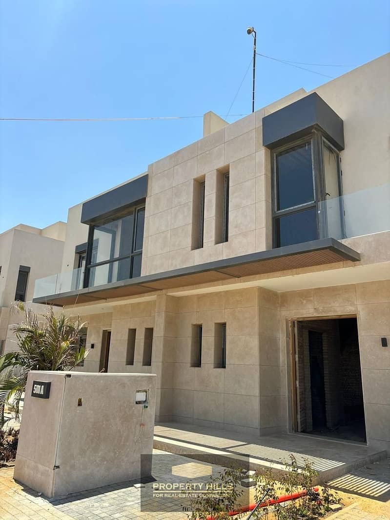 3 Bedrooms 330 sq.M Twinhouse for sale 13,500,000 EGP in Royal City Compound, Sheikh Zayed