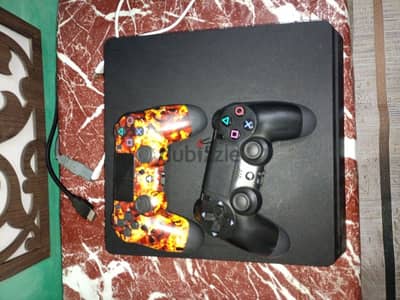 بلايستيشن 4slim 1tera حاله ممتازه بدراعين واحد اصلي وواحد كوبي