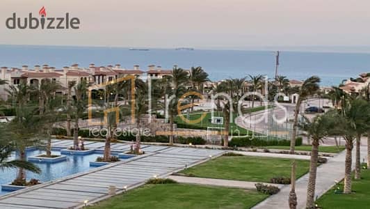 شالية جاهز للاستلام دور أول مفروش بالكامل فى لافيستا 6 العين السخنة يطل على البحر وبسعر مثالى جـدا!!!