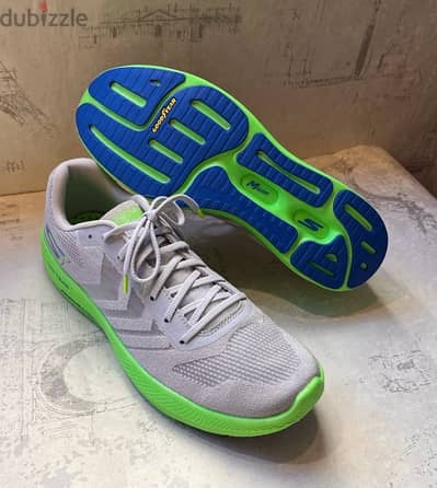 كوتشي Skechers اوريجينال مقاس 39.5/  26.5 cm / جديد بالتكت