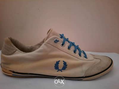 Fred Perry used shoe size 44.