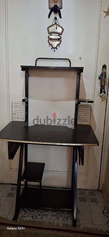 مكتب كومبيوتر computer desk