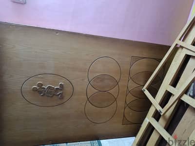 سرير بدورين معمول عموله خشب زان من غير المراتب