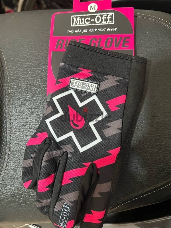 muc off gloves 1