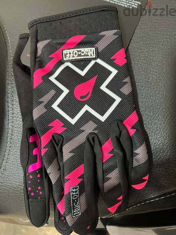 muc off gloves 2