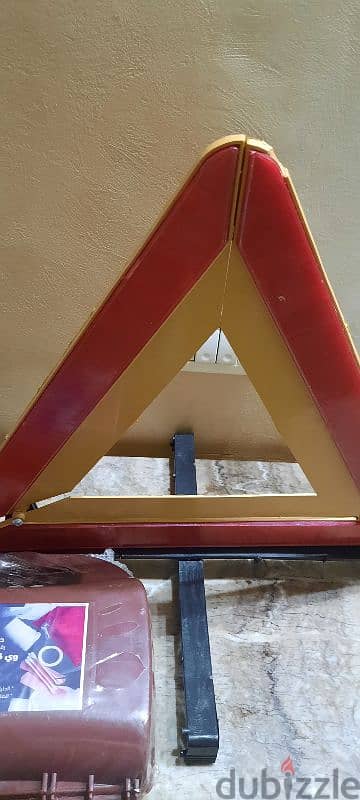 ٢ مثلث عاكس وشنطه اسعافات اوليه جديد بالكرتونه والشرنك البلاستيك