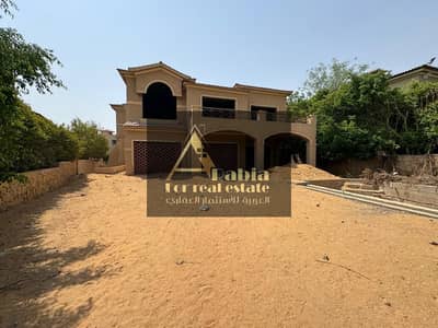 فيلا فاخرة بحمام سباحة خاص في كمبوند ليك فيو -  Lake View Compound