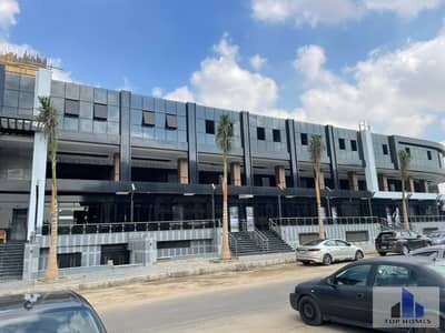 صيدلية للايجار 117 متر فى موقع مميز جدا على التسعين الجنوبى مباشرة  التجمع الخامس