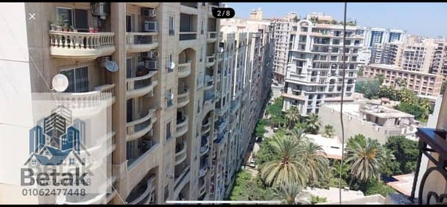 شقة للإيجار 190م متفرع من ش فوزى معاز سموحة دواليب مطبخ وتكييفات منطقة الفيلات سموحة