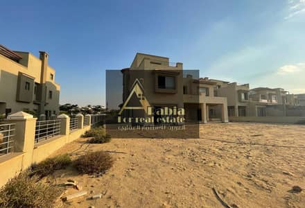 فيلا مستقلة للبيع مباشرة على بحيرة و لاندسكيب بالم هيلز قطاميه