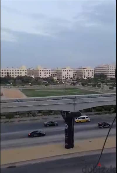 شقه علي المحور المركزي قريبه من جميع الخدمات
