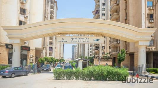للبيع شقة 190م كمباوند جراند سيتي المرشدي موقع مميز جدا عمارات شيك مداخل راقية وفخمة