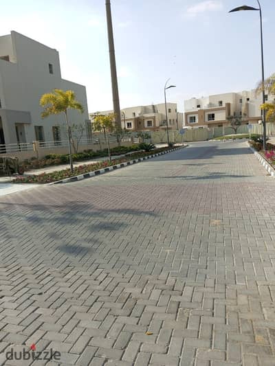 للبيع فيلا منفصلة في كمبوند جراند هايتس تشطيب الترا سوبر لوكس بحمام سباحه