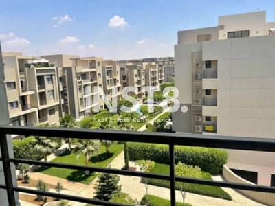 شقة غرفتين متشطبة بالتكييفات وبسعر مميز في فيفث سكوير