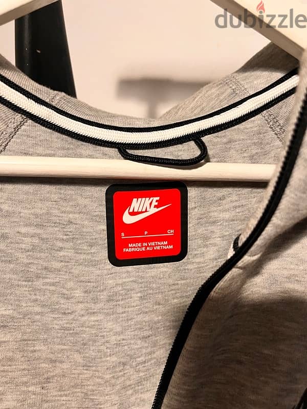 nike tech 1
