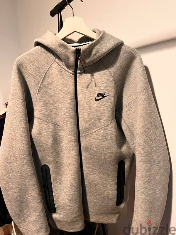 nike tech 2