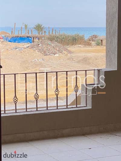 شالية 135 متر للبيع يطل مباشره على البحر فى بالم بيتش لاسيرينا العين السخنة  تشطيب سوبر لوكس استلام فوري