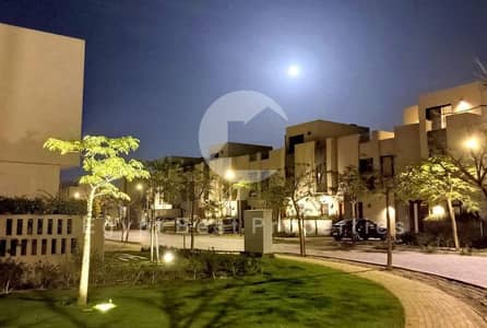 بمقدم 400 الف استلم شقتك 3 غرف متشطبة  فيو مفتوح مطلة علي اكبر لاندسكيب وبحيرة