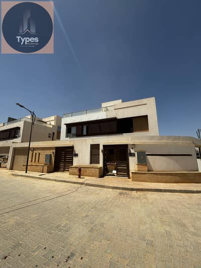 Twin house for sale, 431 sq m, immediate occupancy from the owner. Prime location with a stunning view in Upville Compound, next to Palm Hills.