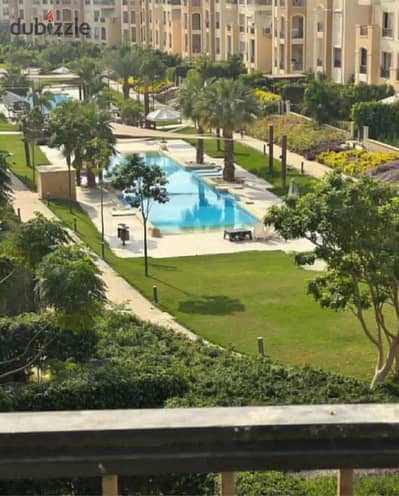 بنتهاوس مميز للبيع 220 م + 92 م روف اقل سعر في الماركت 4 نوم استلام فوري يطل علي حمام السباحة
