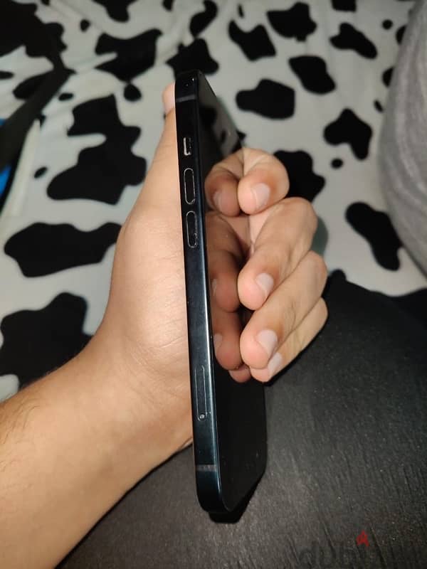 iPhone 15 4