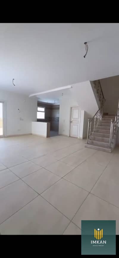 Duplex 392m² / 4 bedrooms + living room / Finished / ready to move / For sale in installments over 10 years in Al Maqsad Compound R3 - New Administrat