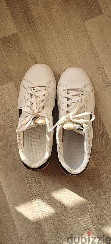 Nike court royale shoes used really good condition size 42