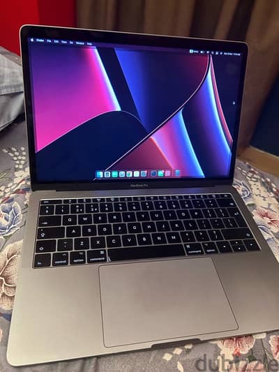 Macbook pro 2017 - 8GB RAM - 128GB