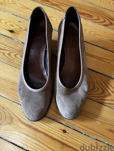 Beige shoes size 41