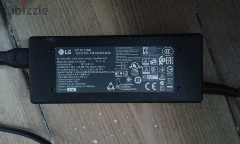 TV - LG 49" + Adaptor 2
