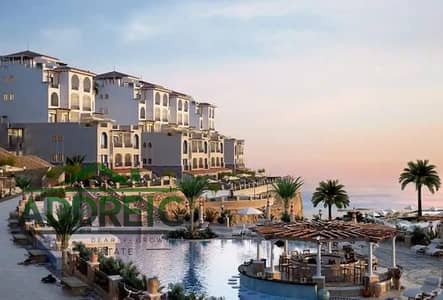 شاليه فاخر للبيع مباشرة على مارينا اليخوت – South Med الساحل الشمالي | مساحة 178م² | أرضي بحديقة | فيو مفتوح على البحر | موقع نادر بجزيرة A – تميز L10