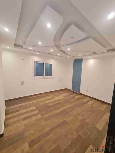 Licensed and administrative office for rent 270m on a main street in a very distinctive location, Nasr City