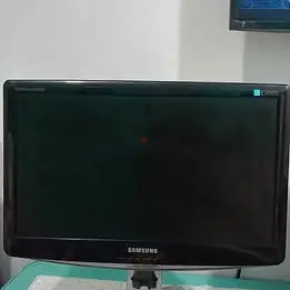 شاشة سامسونج بحالة الجديد