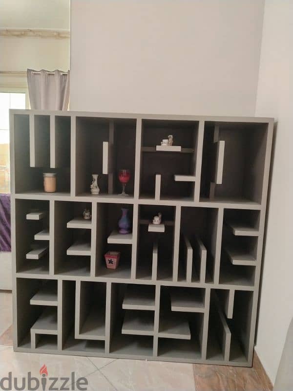 Decorative wooden shelf 1
