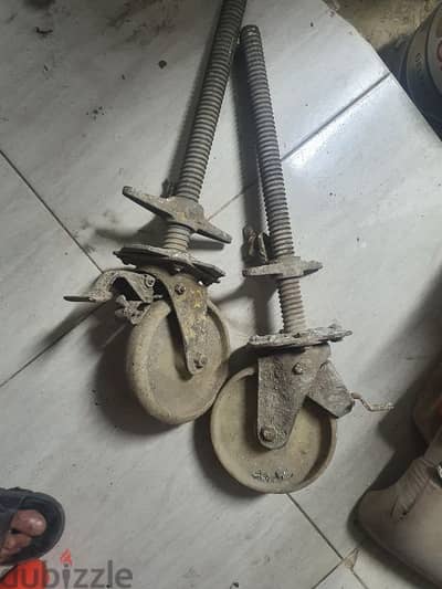طقم كبير عجل للسقالات المعدنيه سعر لقطه جدا جدا