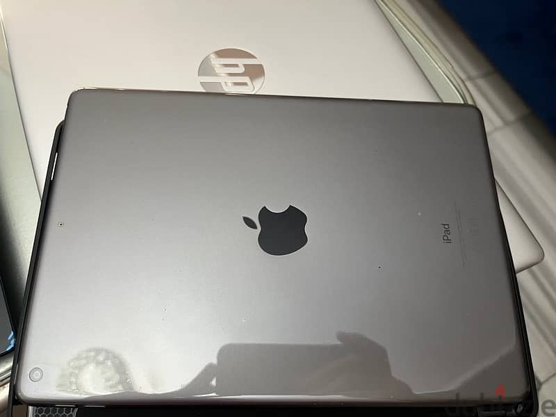 Ipad 9th gen black 64gb zero scratch 2