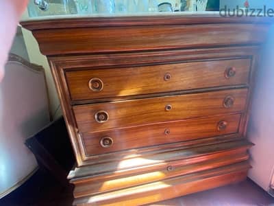 chest of drawers