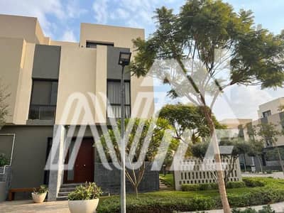 تاون هاوس 245  متر متشطب بالكامل للبيع باقل سعر في الماركت كمبوند البروج - مدينه الشروق