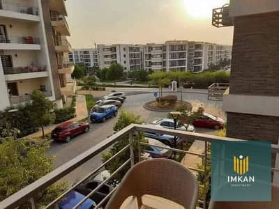 شقه للبيع علي الشارع الرئيسي في كمبوند تاج سيتي taj city في التجمع الاول بخصم 47 % علي الكاش علي بعد دقايق من مطار القاهره الدولي