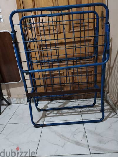 سرير ينطوى للسفر